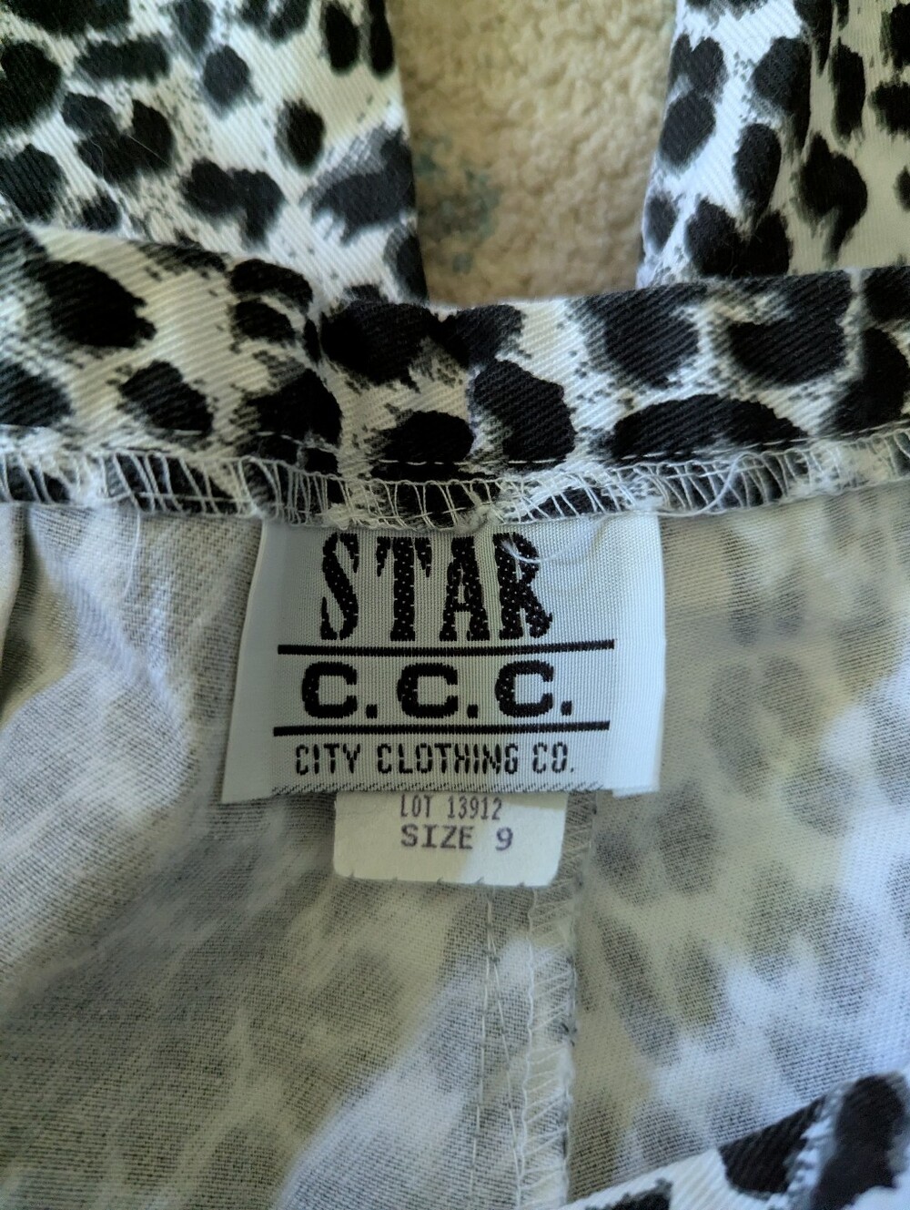 90s Y2K Women's 6? Leopard Print Capris Pants Shorts Black & White - Picture 5 of 9